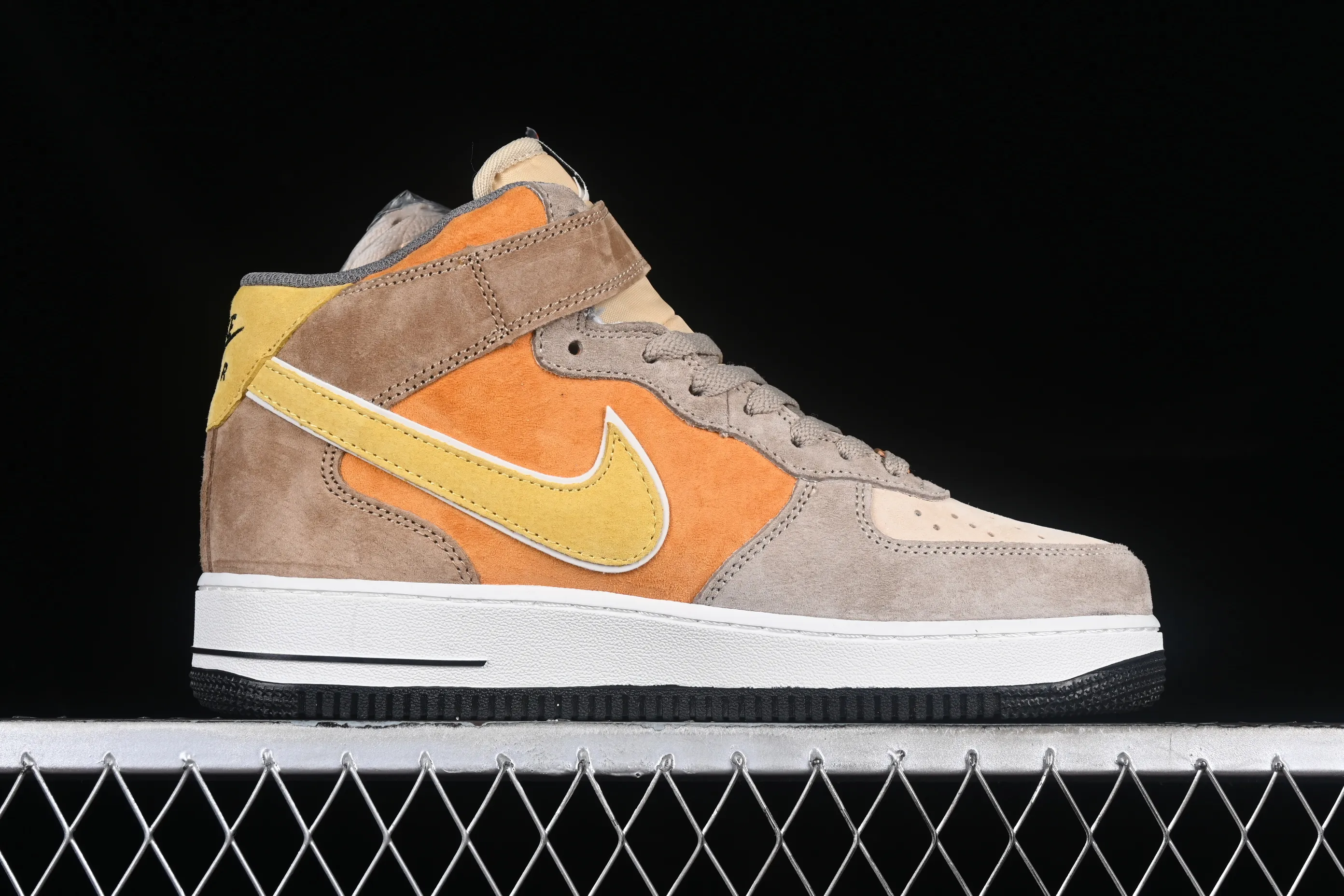 All categories Nk Air Force 1 Air Force series Nk Air Force 1 Mid Air Force mid-top Nk Air Force 1'07 Mid brown Air Force One mid-top casual sneakers CG9908-105